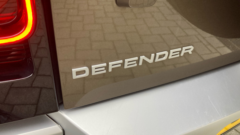 Land Rover Defender 3.0 D250 SE 110 5dr Auto [7 Seat] Diesel Estate